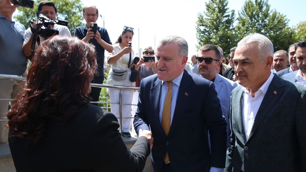 Bakan Osman Aşkın Bak, Aydın Büyükşehir Başkanı Çerçioğlu'nu Ziyaret Etti