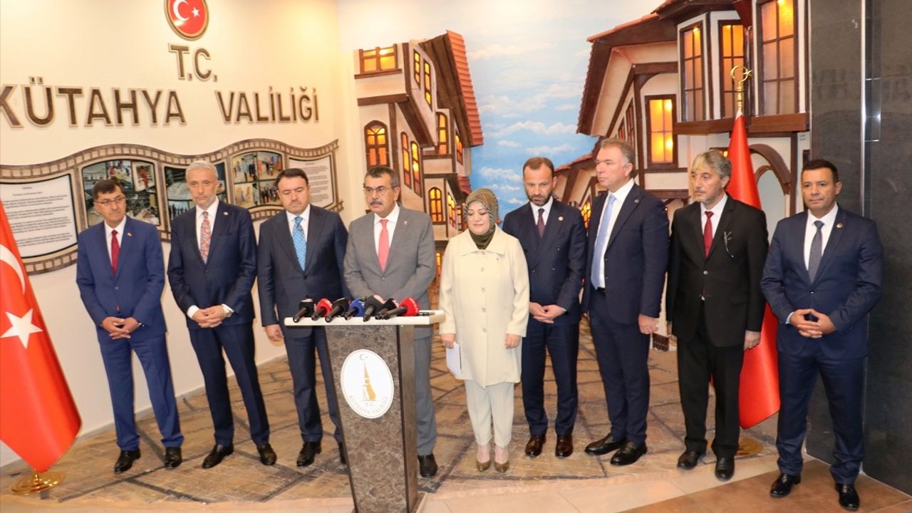 Bakan Tekin Kütahya'da: 'Yeşil Vatan' Temalı Okul Projeleriyle Doğa Bilinci