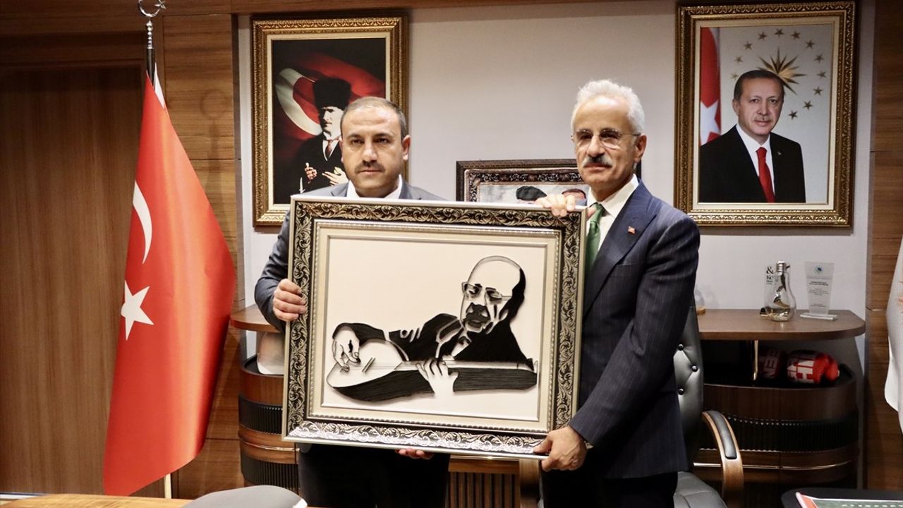 Bakan Uraloğlu Kırşehir'de: Çiçekdağı'nda 50 Projenin Açılışı ve Yol Yatırımları