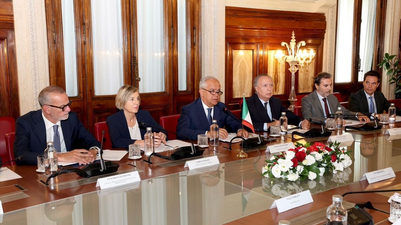 Bakan Yerlikaya, İtalya İçişleri Bakanı Piantedosi ile Güvenlik Üzerine Görüştü