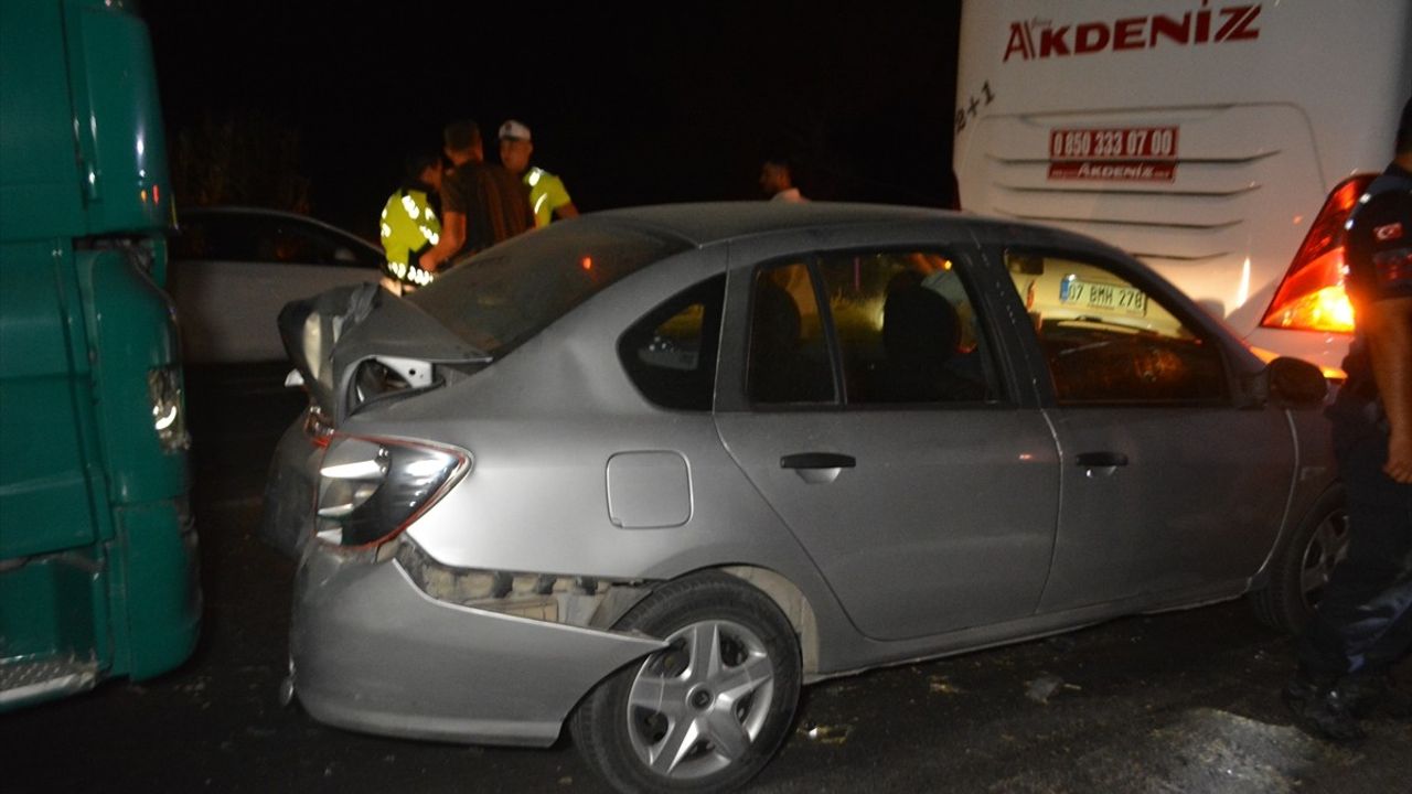 Balıkesir Ayvalık'ta zincirleme trafik kazası: 1 ölü, 3 yaralı