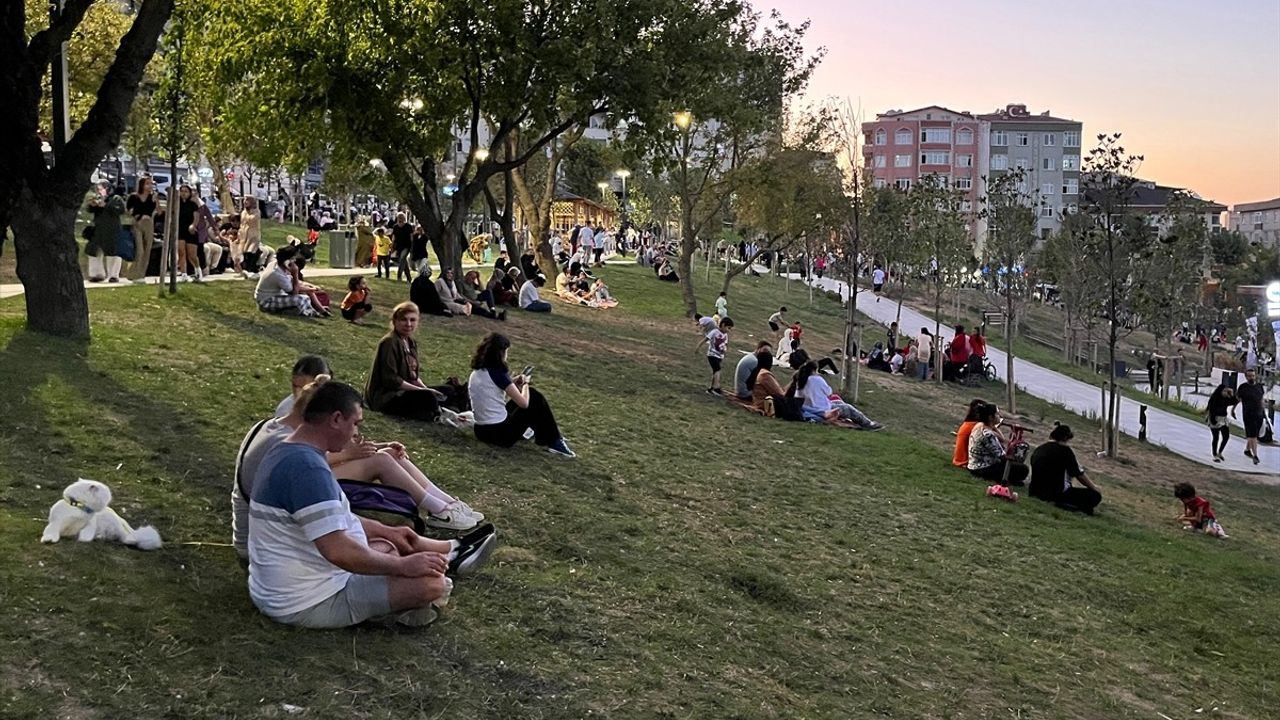 Balıkesir'deki 6,1 Büyüklüğündeki Deprem İstanbul'da Hissedildi