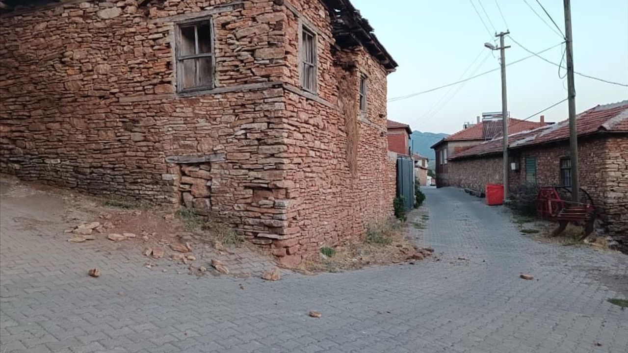 Balıkesir Depreminin Manisa'daki Etkileri: 6 Yaralı