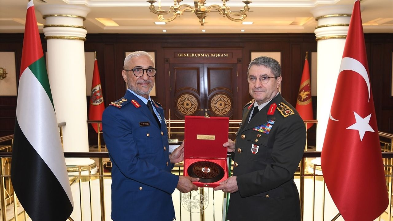 Bayraktaroğlu, BAE Genelkurmay Başkanı Al Mazrouei'yi Ankara'da Ağırladı