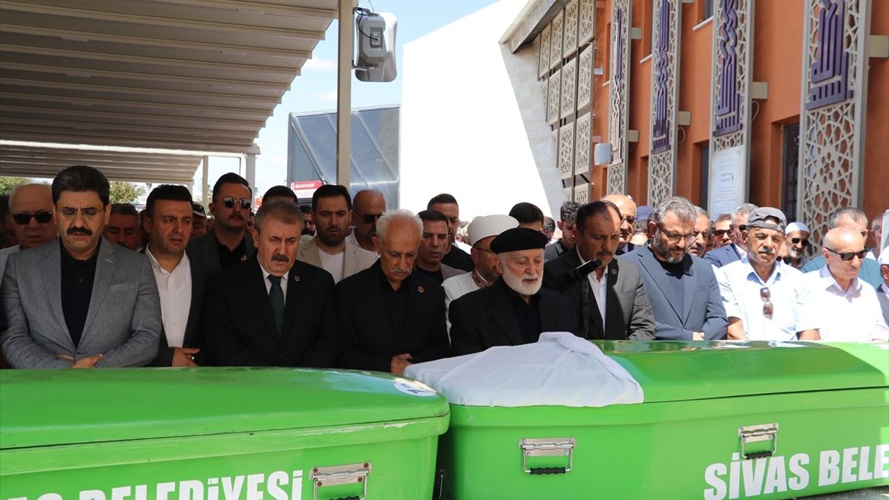 BBP Genel Başkanı Mustafa Destici, Sivas'ta Cenaze Törenine Katıldı