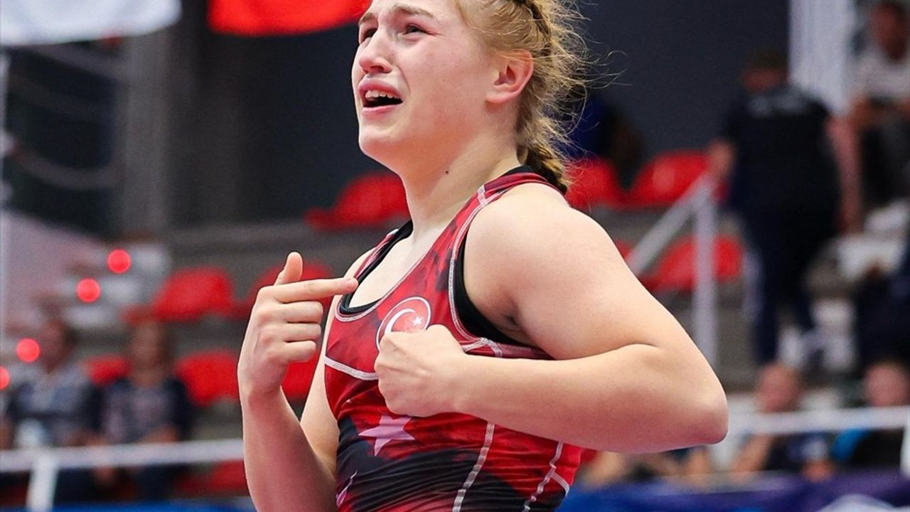 Beyza Nur Akkuş, 20 Yaş Altı Dünya Güreş Şampiyonası'nda Bronz Madalya
