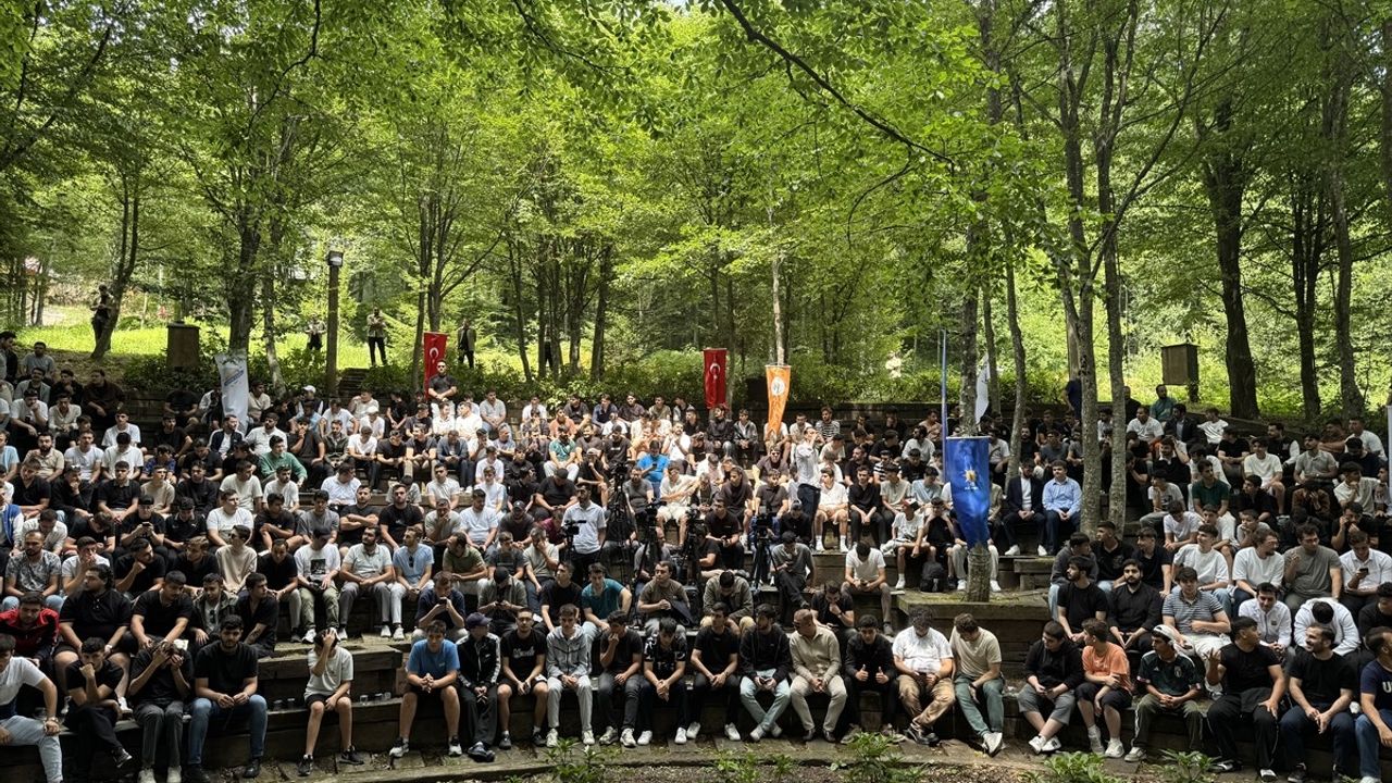 Bilal Erdoğan'dan Gençlere Önemli Mesajlar: AK Parti'nin Kalitesi Vurgulandı