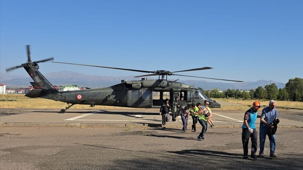 Bingöl'de 4 Kişi Gıda Zehirlenmesi Şüphesiyle Askeri Helikopterle Hastaneye Kaldırıldı