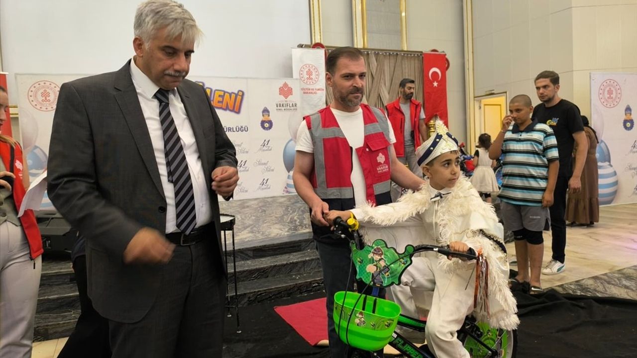 Bingöl'de Toplu Sünnet Şöleni: 15 Çocuk Coşkuyla Sünnet Edildi