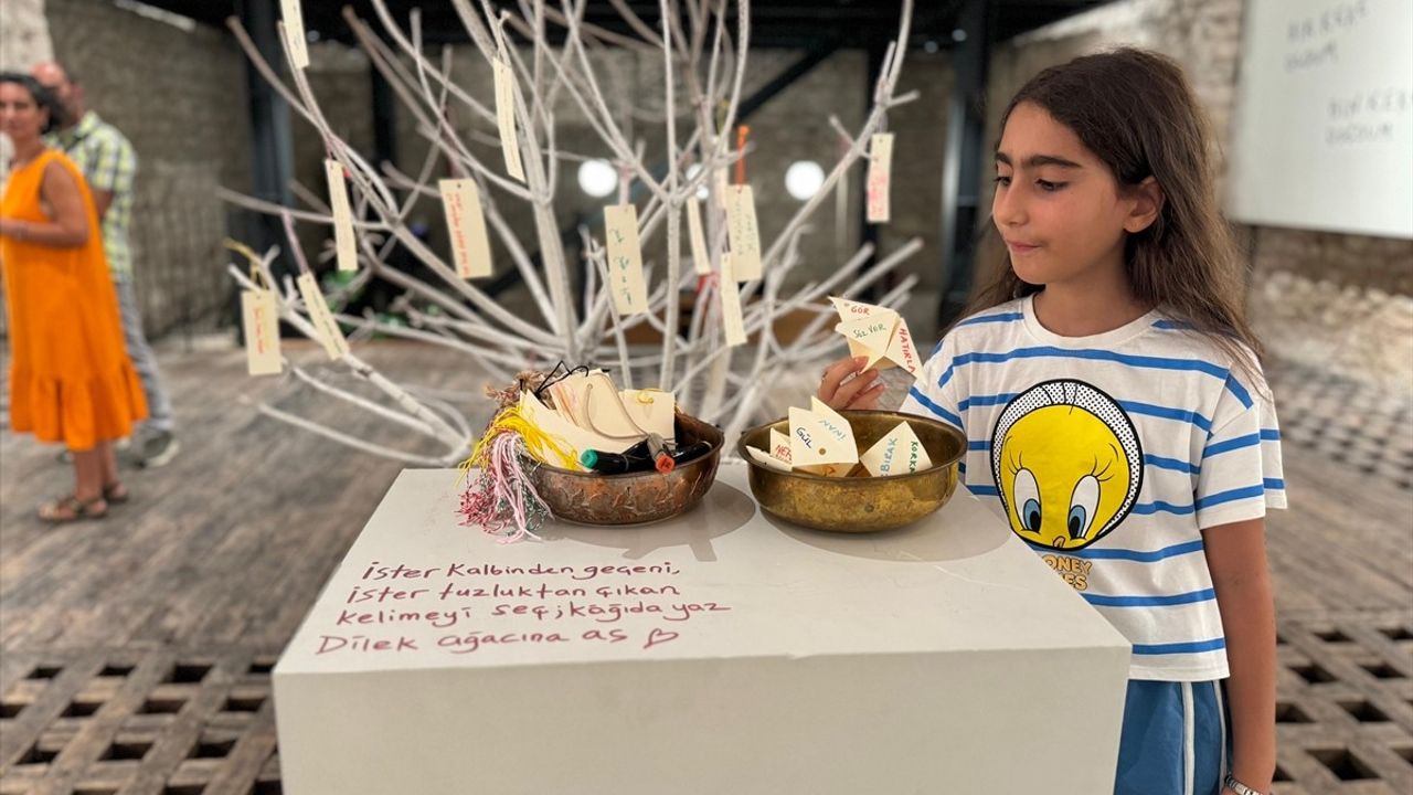 'Bir Kere Oldum, Bin Kere Doğdum' Sergisi Sanatseverlerle Buluştu