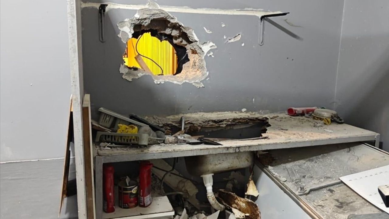 Bitlis'te Kuyumcudan Altın Çalan 5 Şüpheli Yakalandı