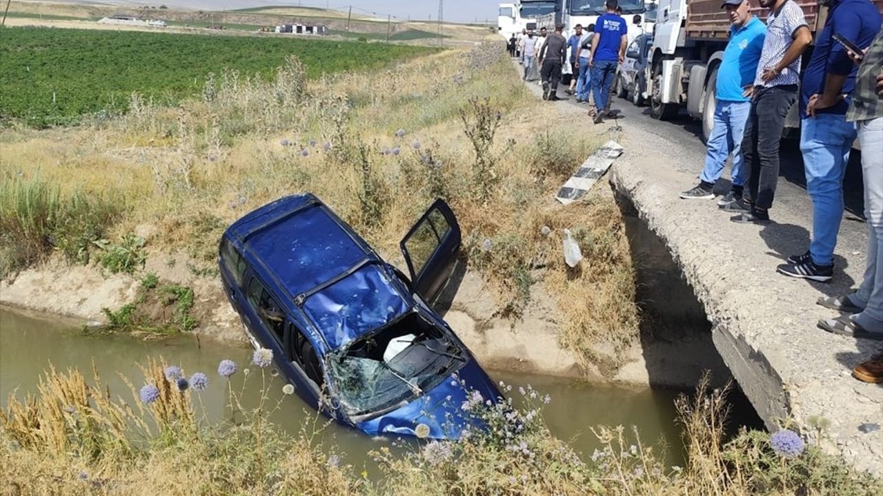 Bitlis'te Otomobilin Kanal Düşmesi: 1 Ölü, 2 Yaralı
