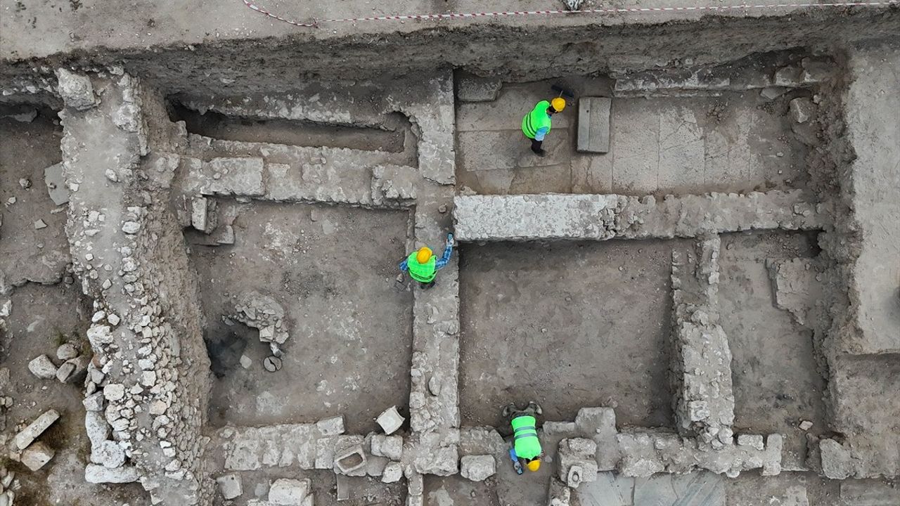 Blaundos Antik Kenti'nde Fırın, Zeytin ve Metal İşlikleri Gün Yüzüne Çıktı