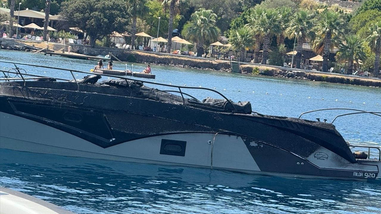 Bodrum Gündoğan'da Tekne Yangını: Bir Kişi Kurtarıldı, Tekne Kullanılamaz Hale Geldi