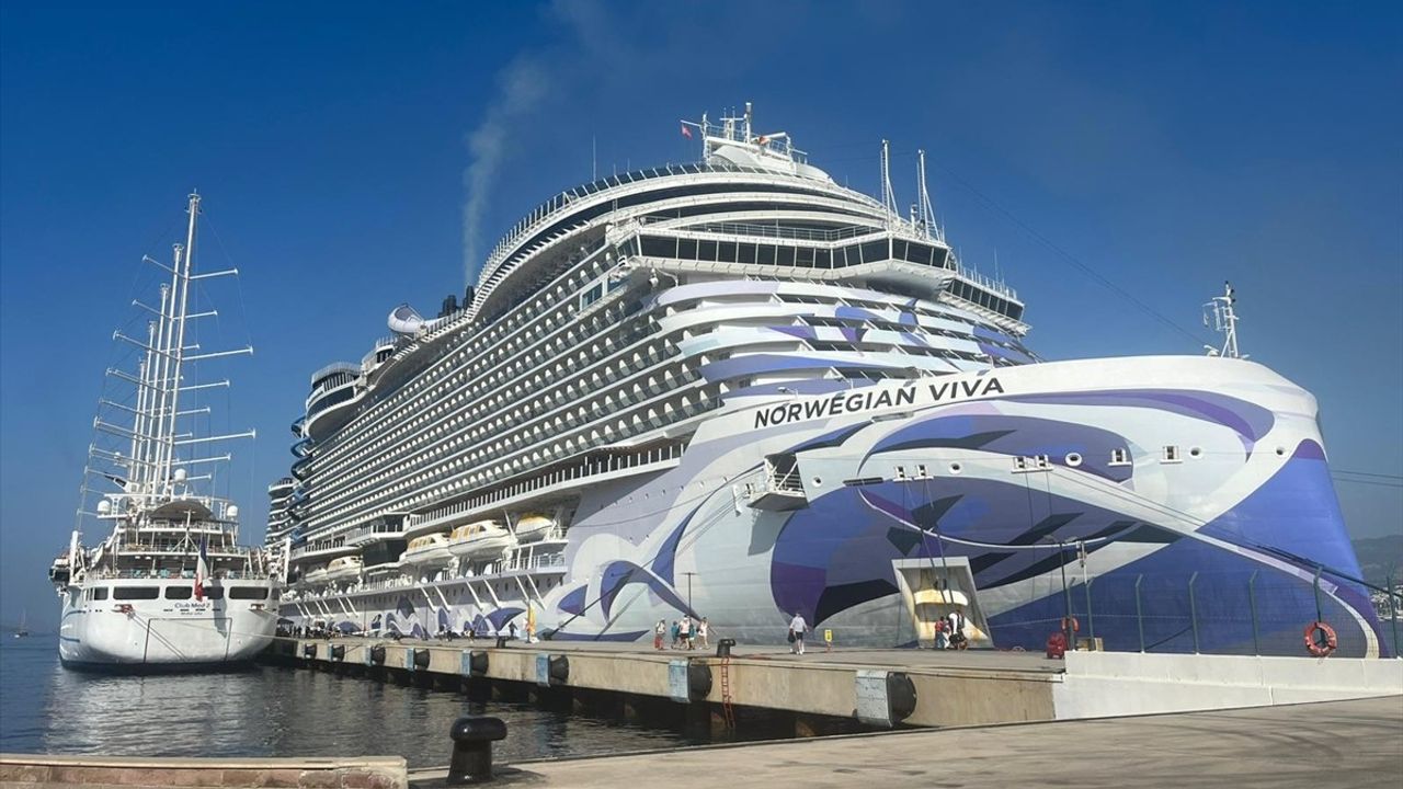 Bodrum Limanı'na İki Kruvaziyer: 3 bin 907 Yolcu Geldi