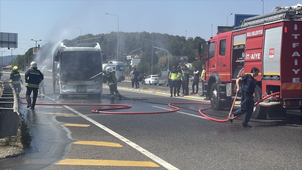 Bolu'da Motor Yangını: 81 ACS 184 Plakalı Midibüste Hasar