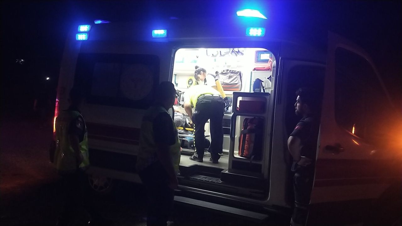 Bolu Dağı'nda Park Halindeki Kamyonet Uçuruma Yuvarlandı: Sürücü Yaralandı