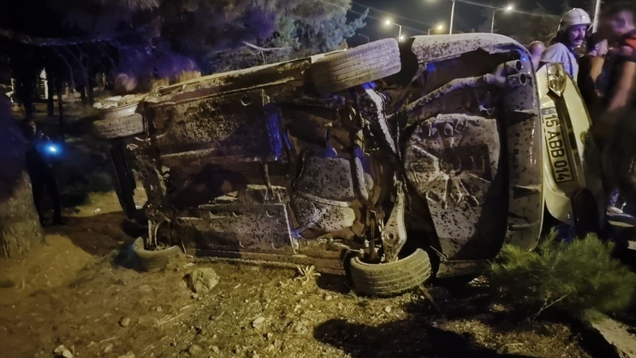 Burdur'da Devrilen Otomobilde 4 Kişi Yaralandı