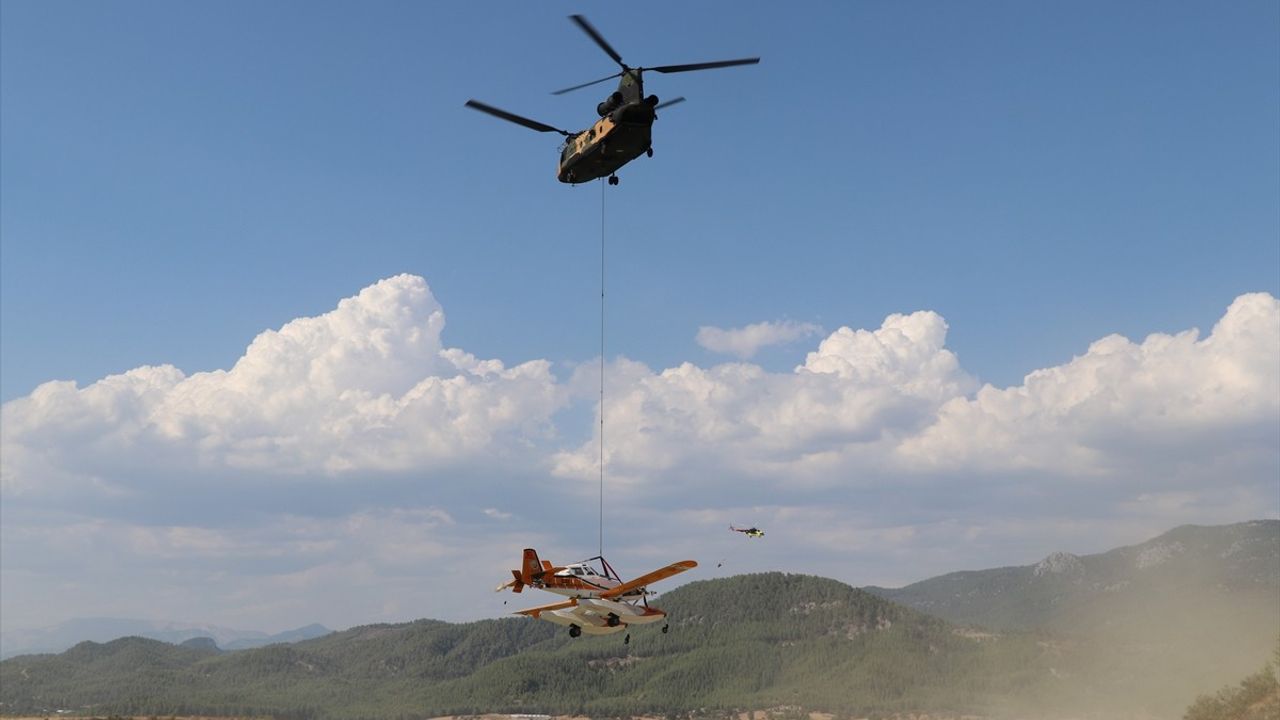 Burdur'da Orman Uçağı Gölden Çıkarıldı — Antalya'ya Helikopterle Taşındı
