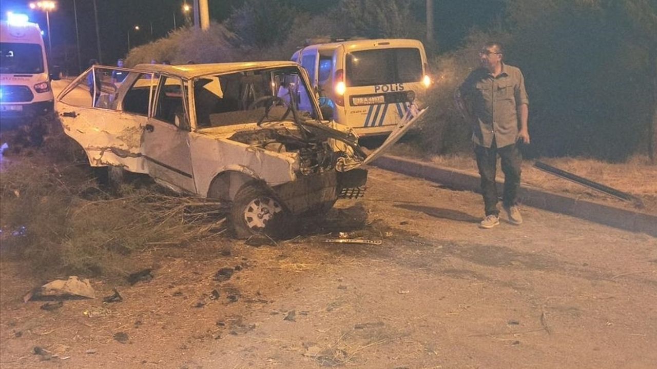 Burdur'da Polis 'Dur' İhtarına Uymayan Sürücü Kaza Yaptı: 10 Yaralı
