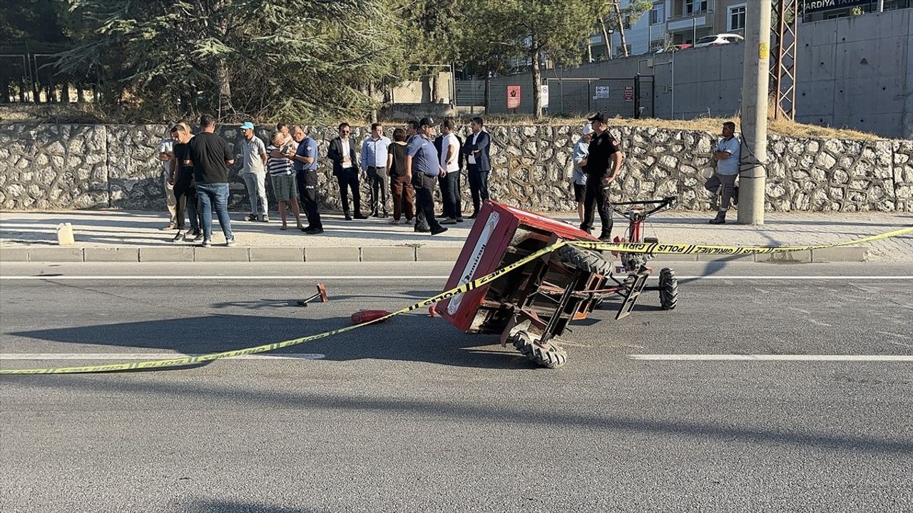 Burdur'da Trafik Kazası: Tarım Aracı ile 2 Otomobil Çarpıştı, 1 Kişi Öldü