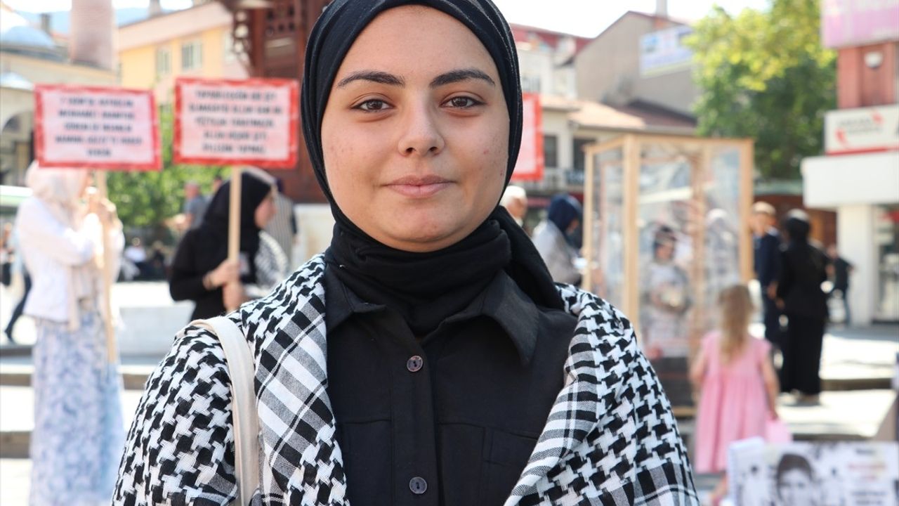 Bursa'da İmam Hatip Öğrencilerinden Gazze İçin Farkındalık Gösterisi