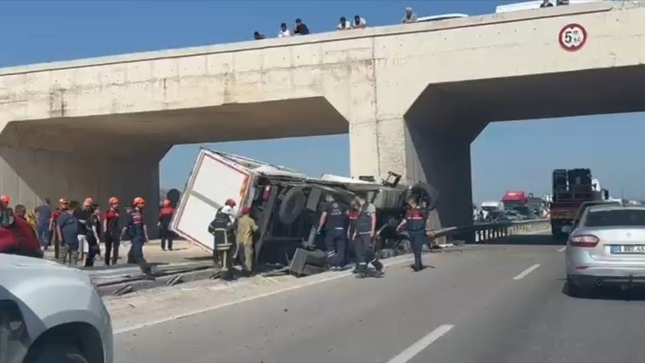 Bursa'da Kamyon Sürücüsü Köprü Ayağına Çarpınca Hayatını Kaybetti