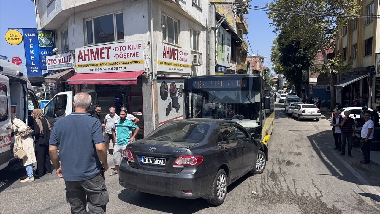 Bursa'da Otobüs ve Otomobil Çarpıştı: 6 Yaralı