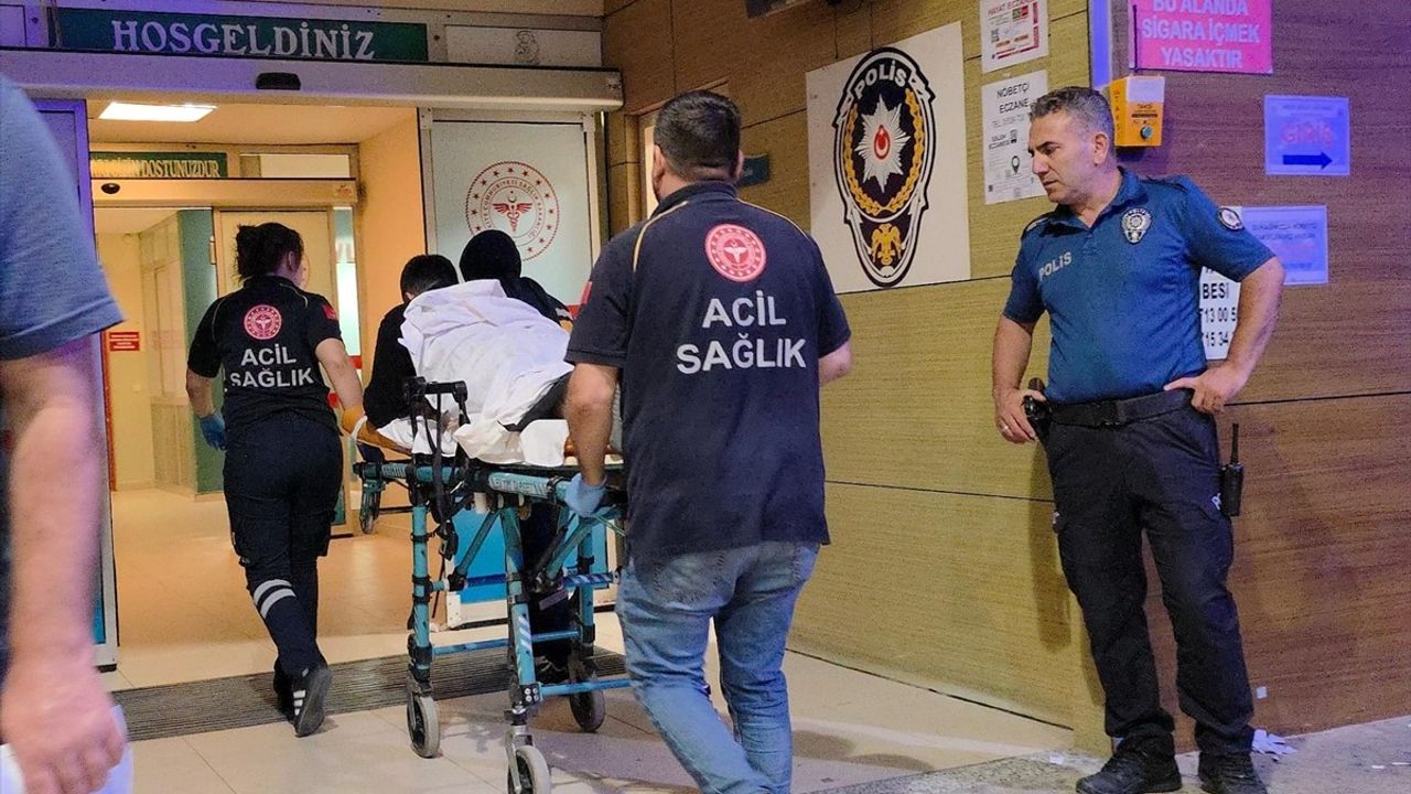 Bursa İnegöl'de Güvenlik Görevlisi Kavgayı Ayırırken Bıçaklandı