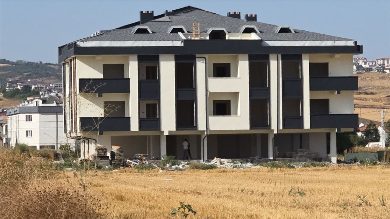 Bursa İnegöl'de İnşaatta Yüksekten Düşen İşçi Ağır Yaralandı