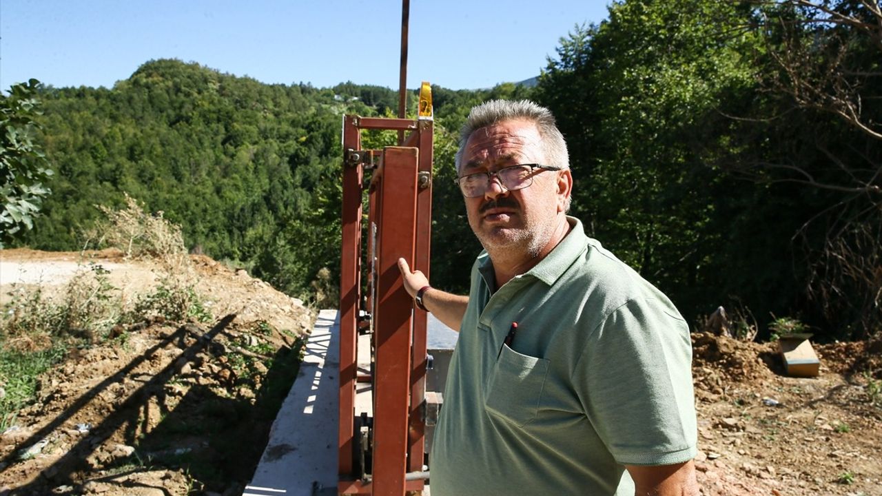 Bursa Kestel'de Muhtar Osman Yıldız, Ormana 3 Bariyerle İzinsiz Girişleri Engelledi