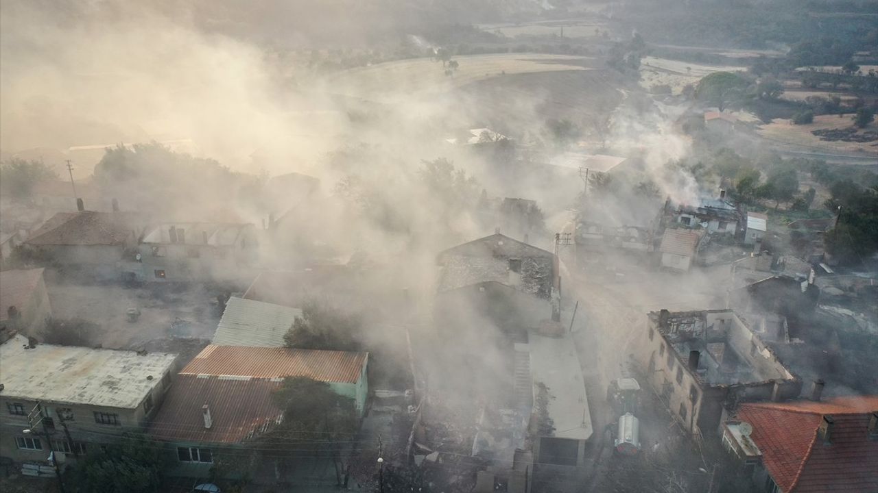 Çanakkale Bayramiç'te Orman Yangını İkinci Günde Kontrol Altına Alınmaya Çalışılıyor