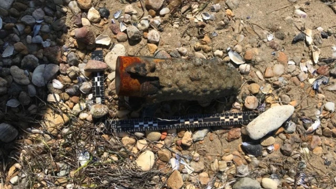 Çanakkale'de Sahilde Patlamamış Top Mermisi Bulundu