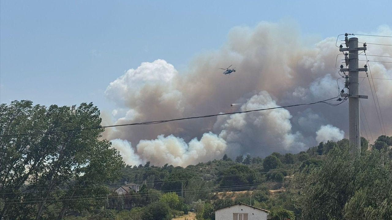 Çanakkale'de Tarım Arazisinde Başlayan Yangına Müdahale Devam Ediyor