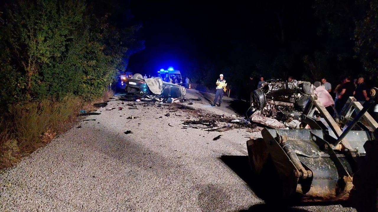 Çanakkale'de Trafik Kazası: 6 Kişinin Kimlikleri Belirlendi