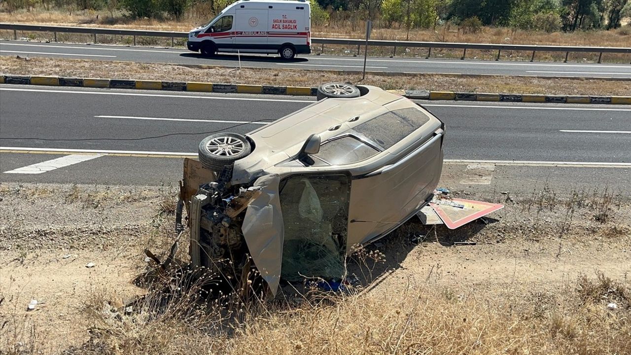 Çankırı Çerkeş'te D-100'de Şarampole Devrilen Araç: 4 Yaralı