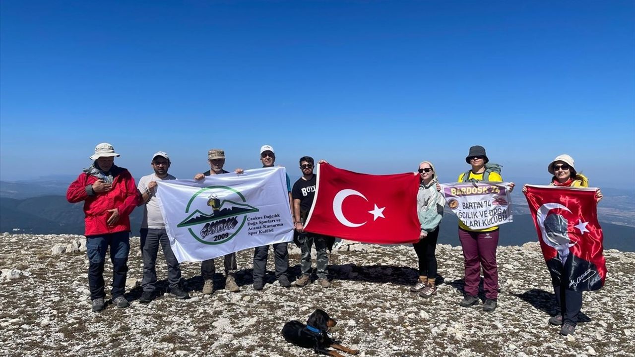 Çankırı Dağcıları Ilgaz Dağı Zirvesinde 30 Ağustos'u Kutladı
