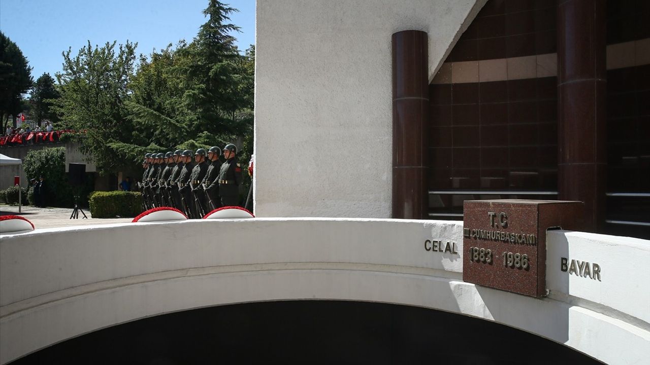 Celal Bayar 39. Yılında Kabri Başında Anıldı — Gemlik'te Tören