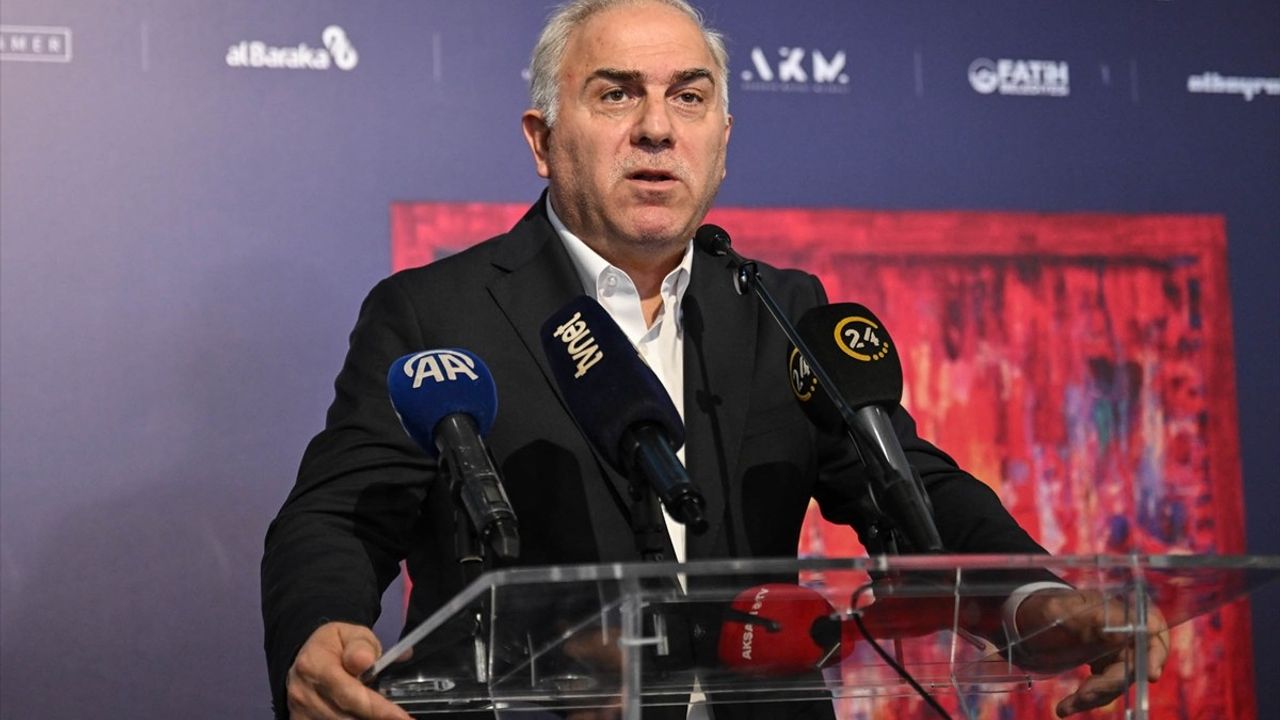 Cemal Toy'un 'Kalp Hizası' Sergisi AKM'de Açıldı