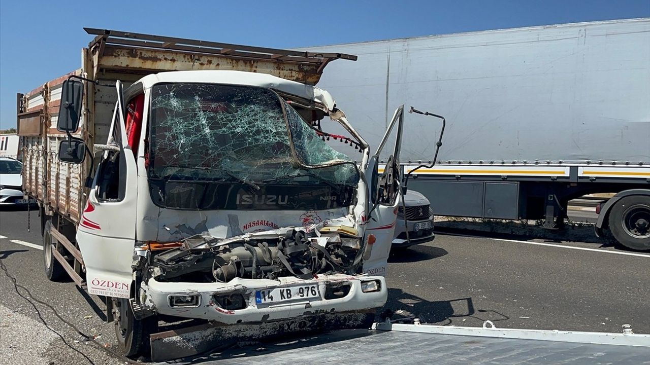 Çerkeş'te Zincirleme Kaza: 2 Tır ve 1 Kamyon Çarpıştı, 1 Yaralı