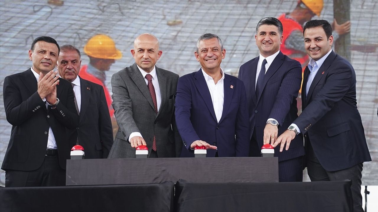 CHP Genel Başkanı Özgür Özel Ataşehir'de Kreş ve Filiz Akın Kız Yurdu Açılışında