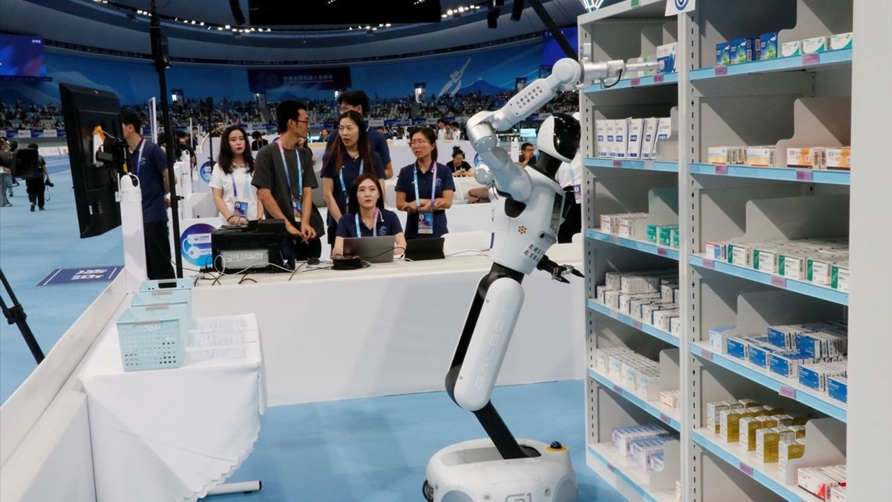 Çin'de Dünya İnsansı Robot Oyunları Finali: 280 Ekip, 500+ Robot