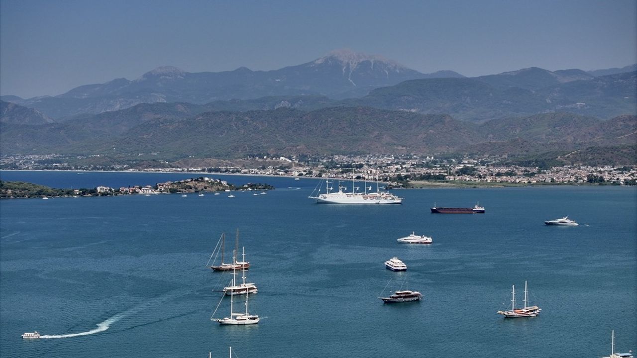Club Med 2 Fethiye Körfezi'ne Demirledi: 283 Turist Kıyıya Taşındı
