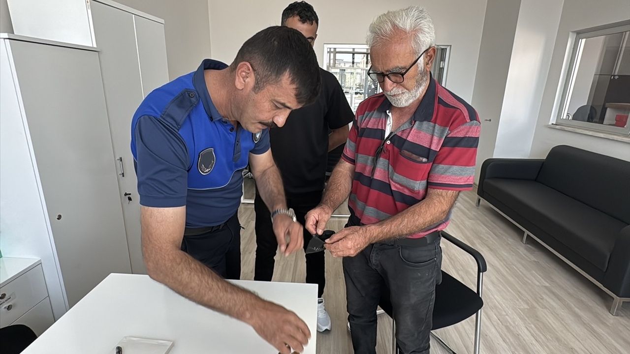 Çorum'da Bulunan Altınlar Zabıta ile Sahibine Teslim Edildi