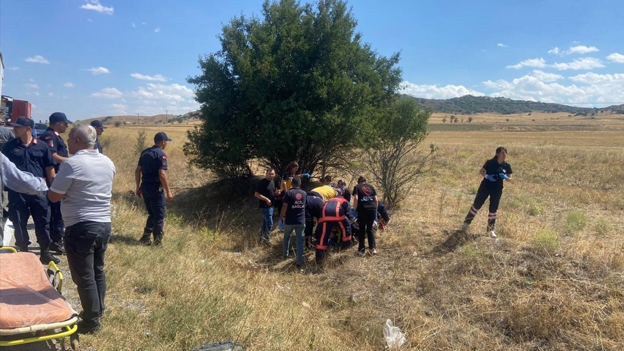 Çorum Sungurlu'da 5 Araçlı Zincirleme Kaza: 10 Kişi Yaralandı