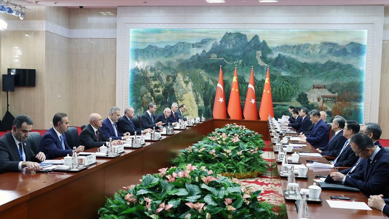 Cumhurbaşkanı Erdoğan, Şi Cinping ile Tiencin'de Görüştü — ŞİÖ 25. Zirvesi