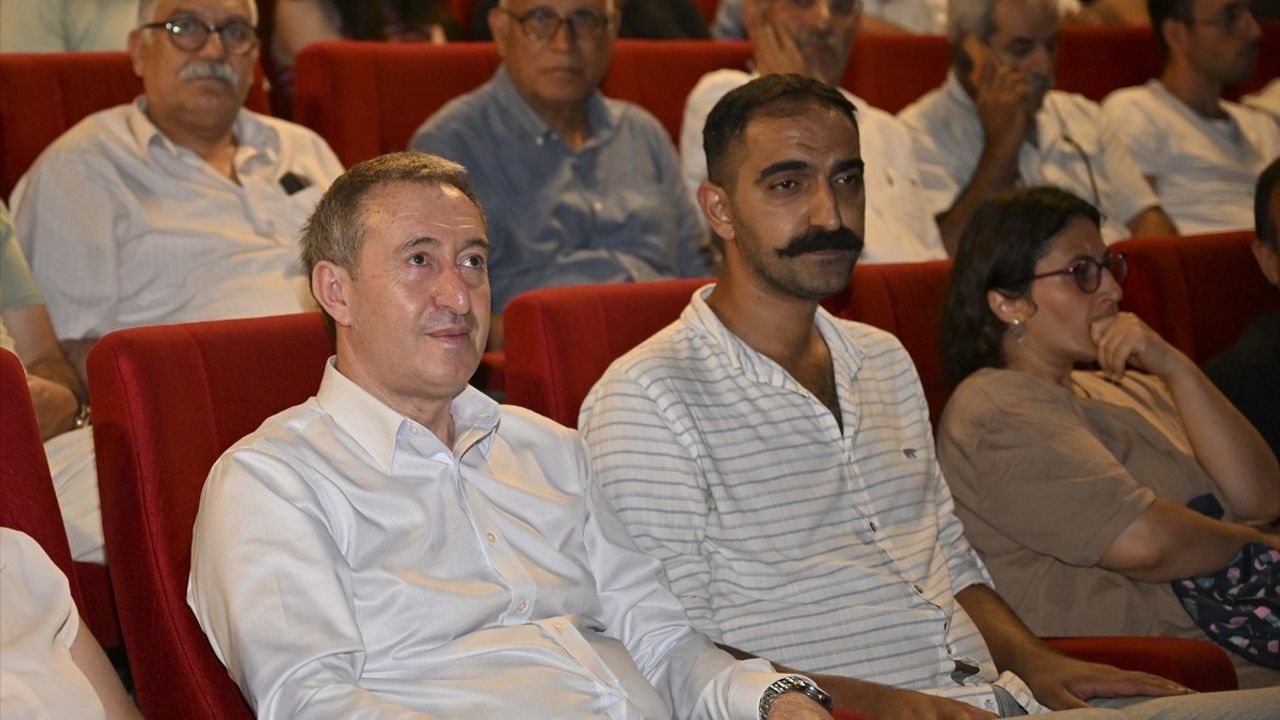 DEM Parti Eş Genel Başkanı Tuncer Bakırhan, STK Temsilcileriyle Bir Araya Geldi