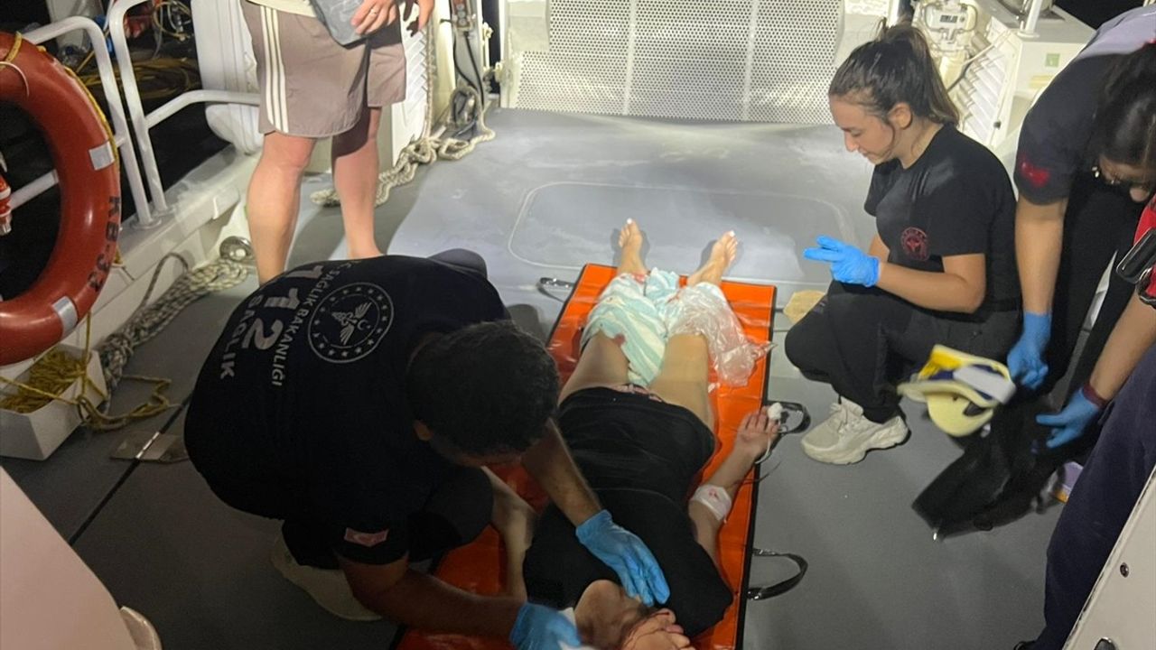 Demre Açıklarında Yelkenlide Yaralanan Moldovalı Turiste Sahil Güvenlik Müdahalesi