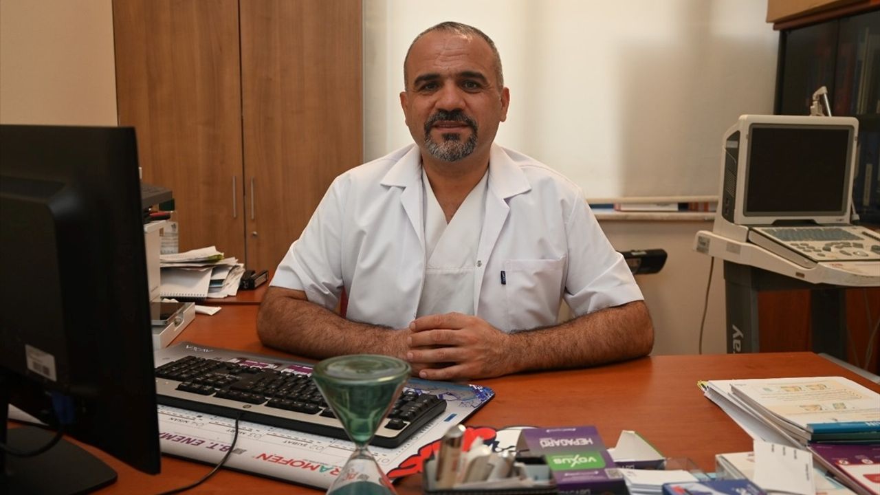 Denizli'de Yutulan Pil Endoskopiyle Çıkarıldı