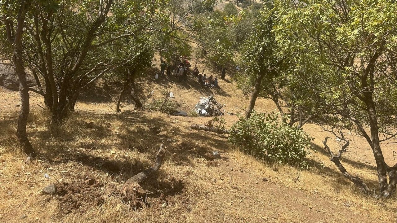 Diyarbakır Çermik'te Devrilen Otomobil: 3'ü Çocuk 8 Yaralı